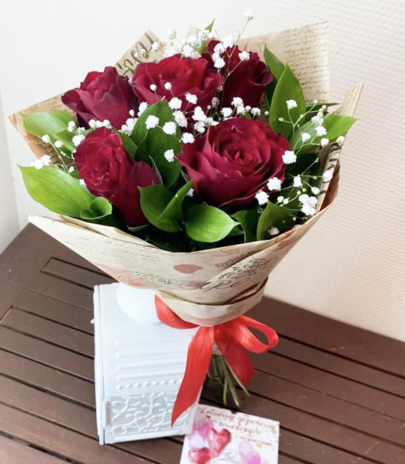 Букет цветов "Зимняя вишня" Букет цветов "Зимняя вишня"